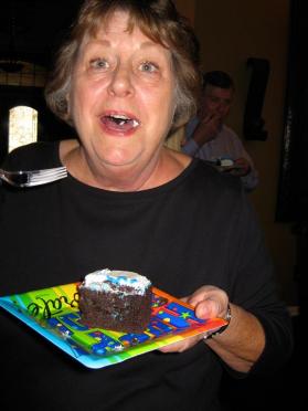 aunt-deedee-loves-cake-